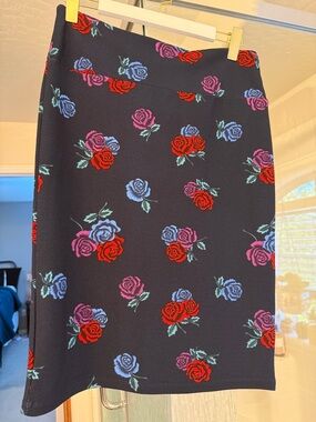 LuLaRoe Blue skirt w/ roses SZ L